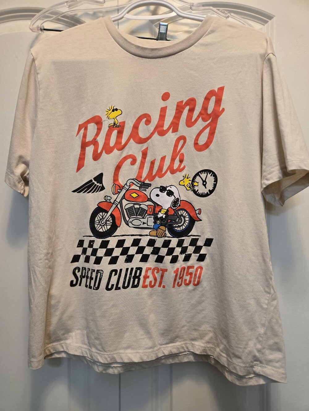 Peanuts Women's Racing Club T-Shirt in Cream with Red Graphic